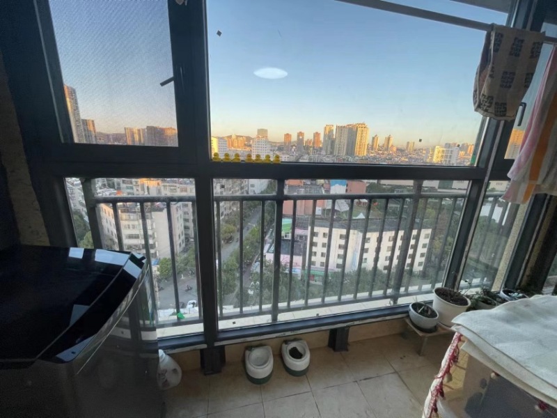 2室1廳1陽臺 中房路易公元陽臺