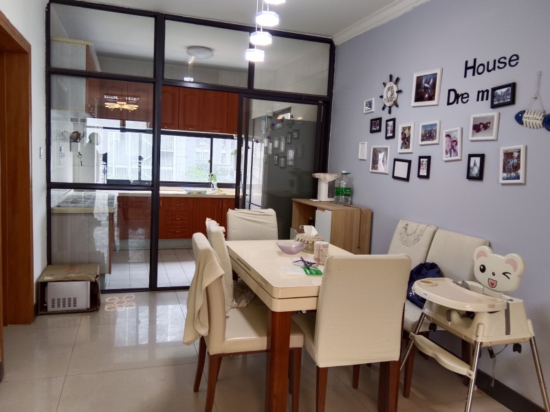 3室2廳2陽臺 西秀園餐廳