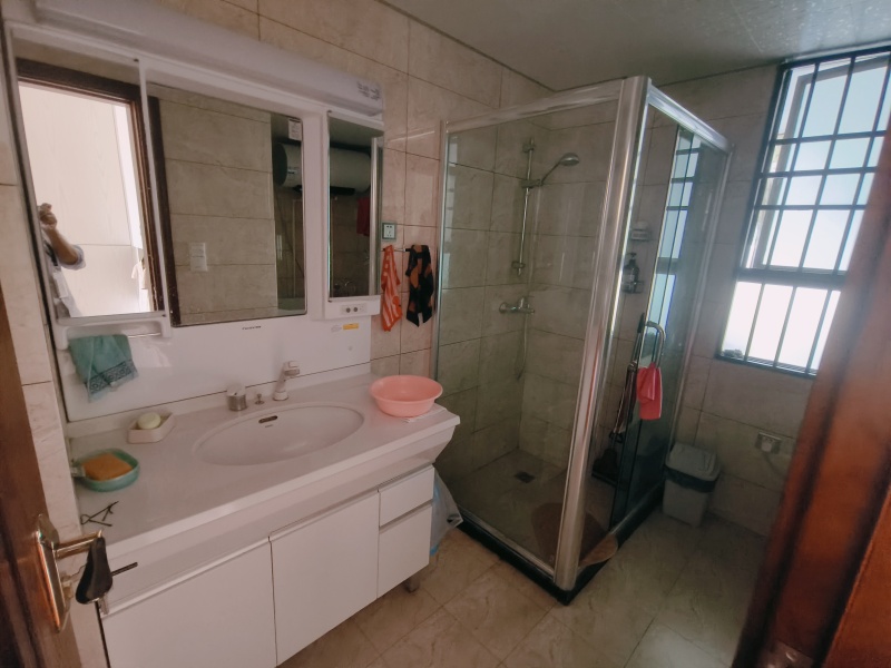 4室2廳 城市山別墅衛(wèi)生間