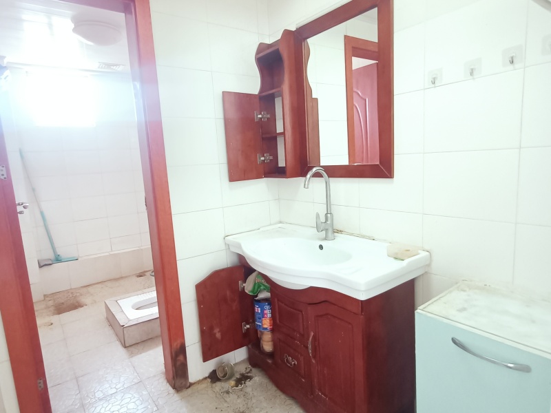 4室2廳2陽(yáng)臺(tái) 蓮景苑衛(wèi)生間