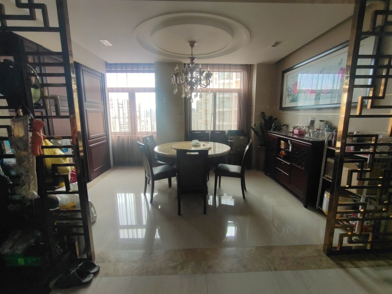 5室3廳2陽臺 中央麗城餐廳