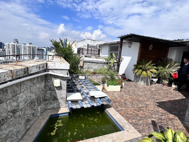 7室2廳2陽(yáng)臺(tái) 中央麗城自家花園
