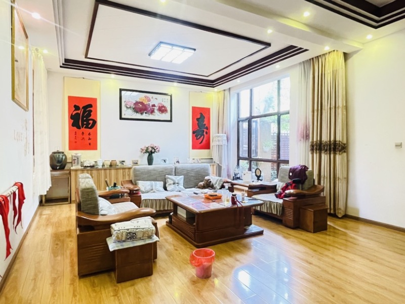 9室2廳3陽臺 萬和花園別墅客廳