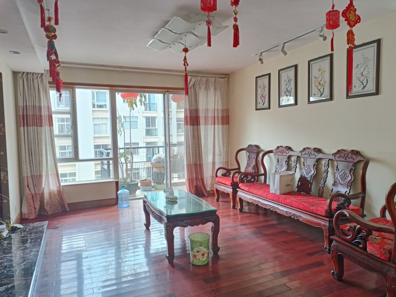 3室2廳2陽臺 百大國際花園客廳