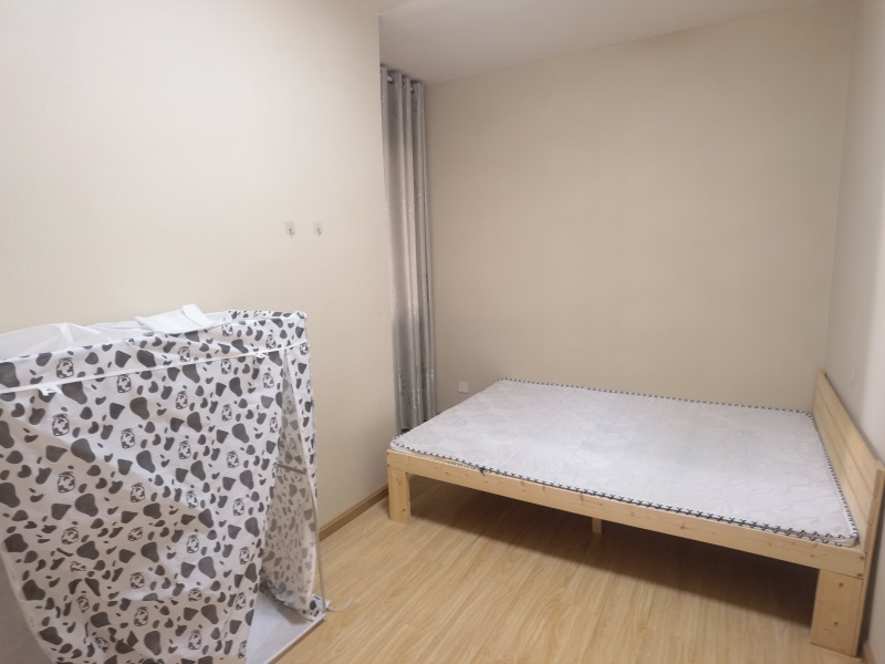 2室2廳2陽臺 譽(yù)峰峰景臥室