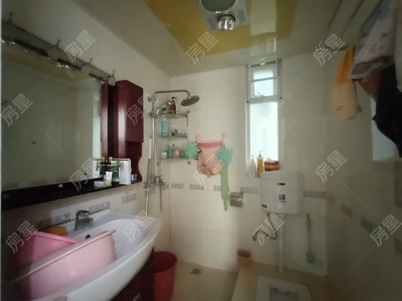 4室2廳5陽臺 萬科翡翠濱江五期公寓客廳