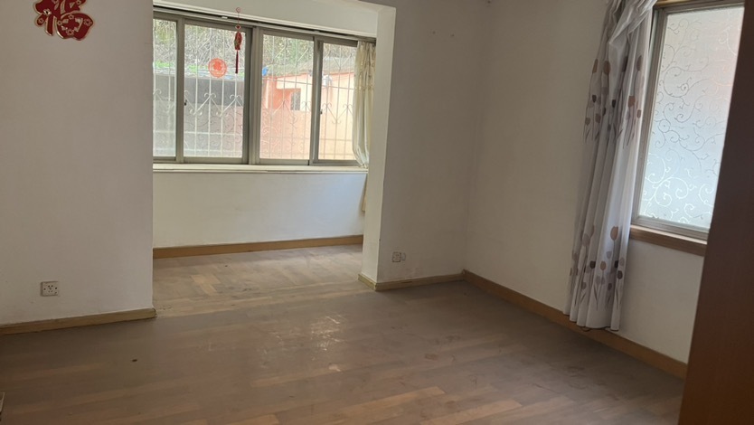 4室2廳1陽臺 圓西路85號臥室