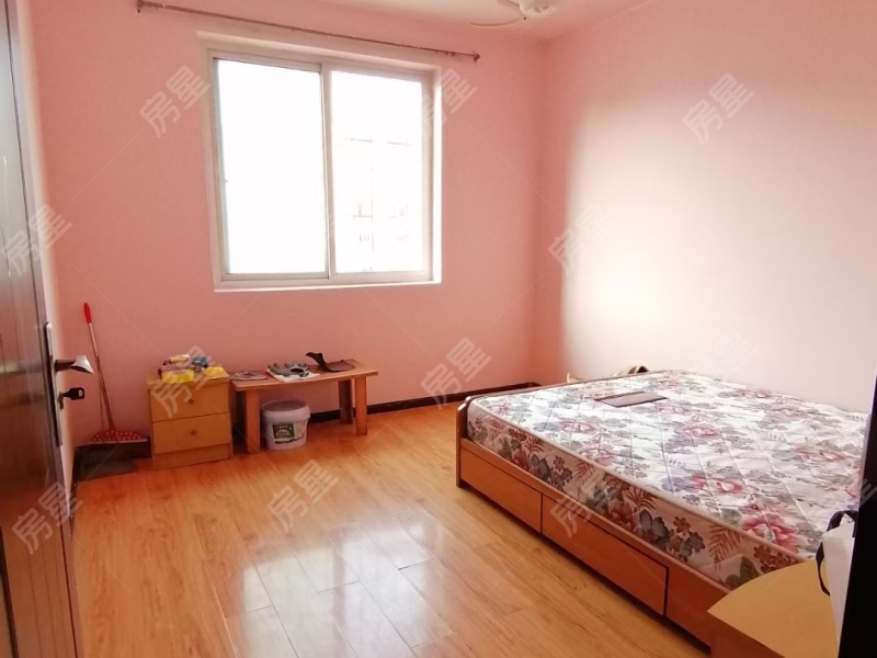 1室1廳1陽臺 春苑小區(qū)臥室