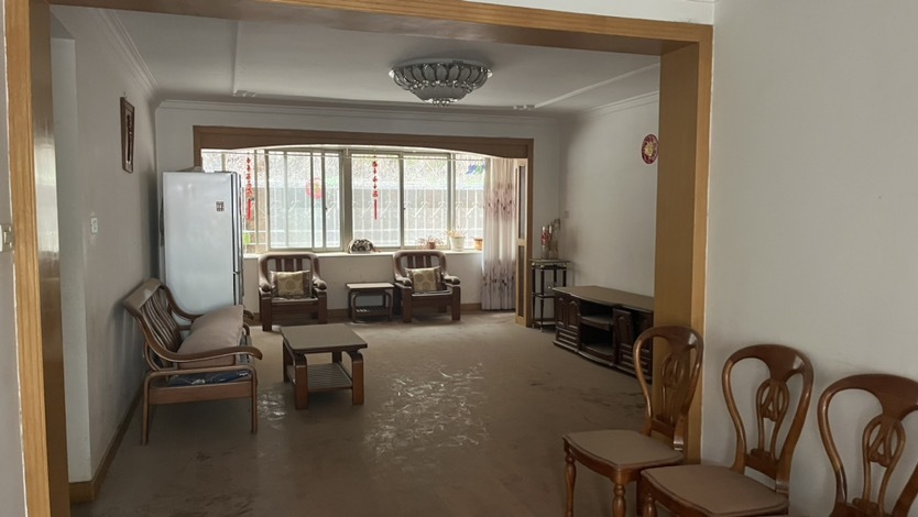 4室2廳1陽臺 圓西路85號客廳