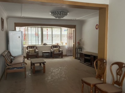 4室2廳1陽臺 圓西路85號客廳