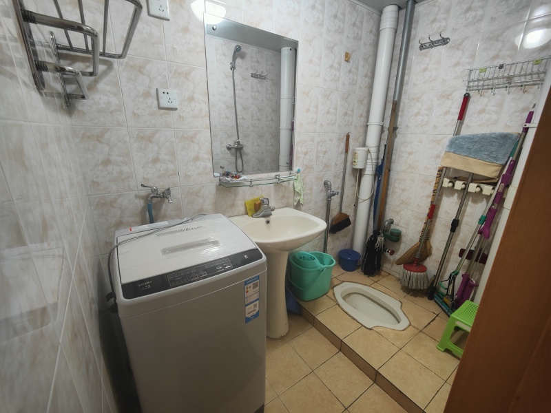 4室2廳1陽(yáng)臺(tái) 云大東二院家屬區(qū)客廳