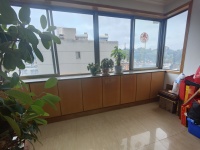 4室2廳1陽(yáng)臺(tái) 云大東二院家屬區(qū)客廳