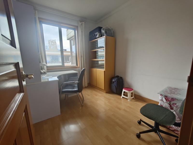 4室2廳1陽(yáng)臺(tái) 云大東二院家屬區(qū)客廳