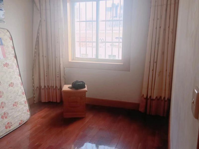 3室2廳2陽臺 東寺人家臥室