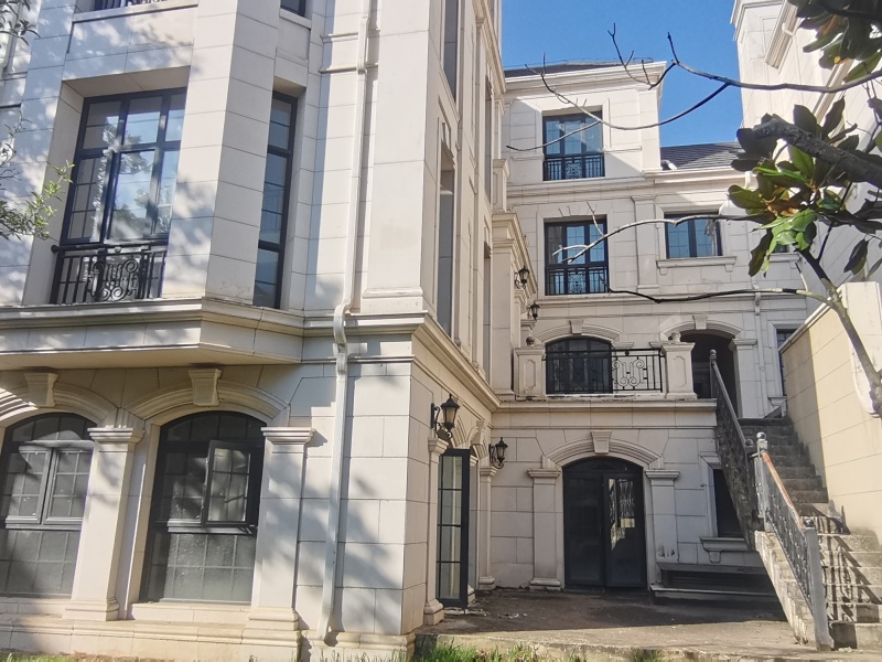 5室2廳2陽臺 滇池ONE一期別墅客廳