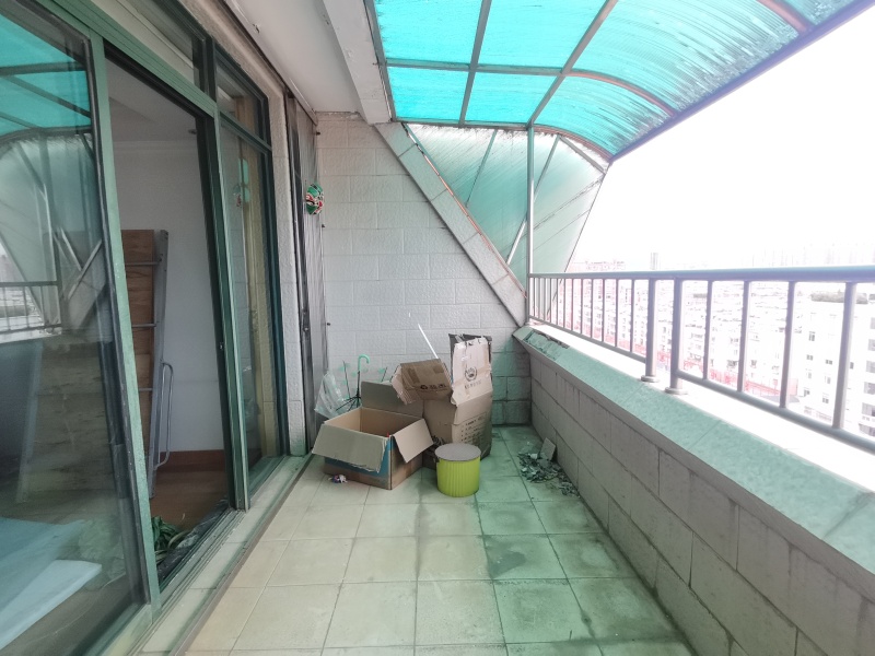 5室2廳5陽(yáng)臺(tái) 春苑花園陽(yáng)臺(tái)