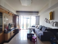 5室2廳5陽(yáng)臺(tái) 春苑花園客廳