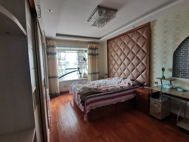 3室2廳1陽臺 潤城二區(qū)臥室