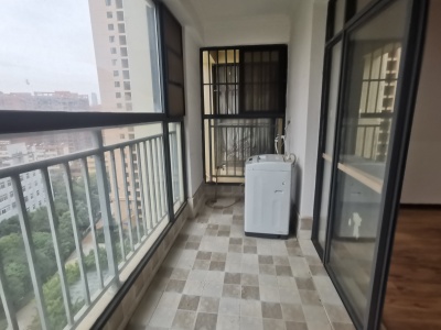 3室2廳1陽(yáng)臺(tái) 拓東大城二期