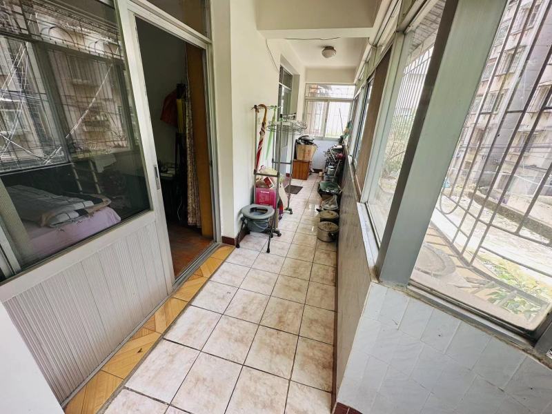 4室2廳3陽臺(tái) 東華小區(qū)陽臺(tái)