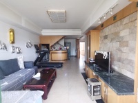 5室2廳5陽(yáng)臺(tái) 春苑花園客廳