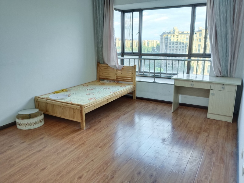 3室2廳2陽臺 西南海天璽苑臥室