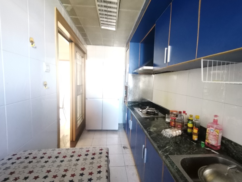 5室2廳5陽(yáng)臺(tái) 春苑花園廚房