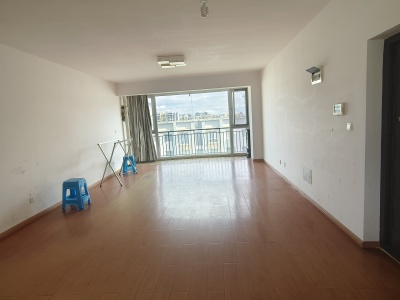 4室2廳2陽臺 廣源小區(qū)一組團客廳