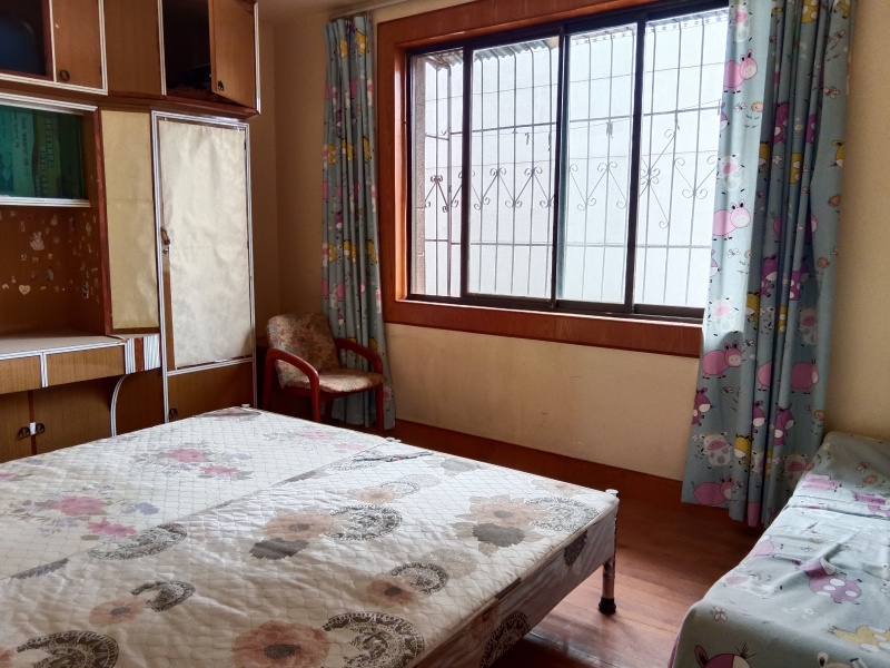 3室2廳2陽臺 紅塔花園臥室