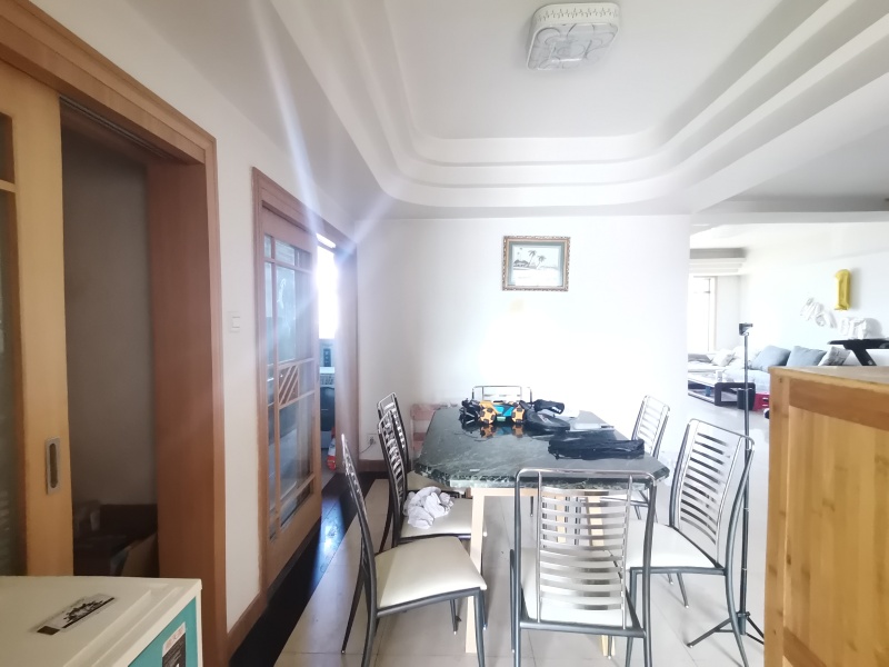 5室2廳5陽(yáng)臺(tái) 春苑花園餐廳