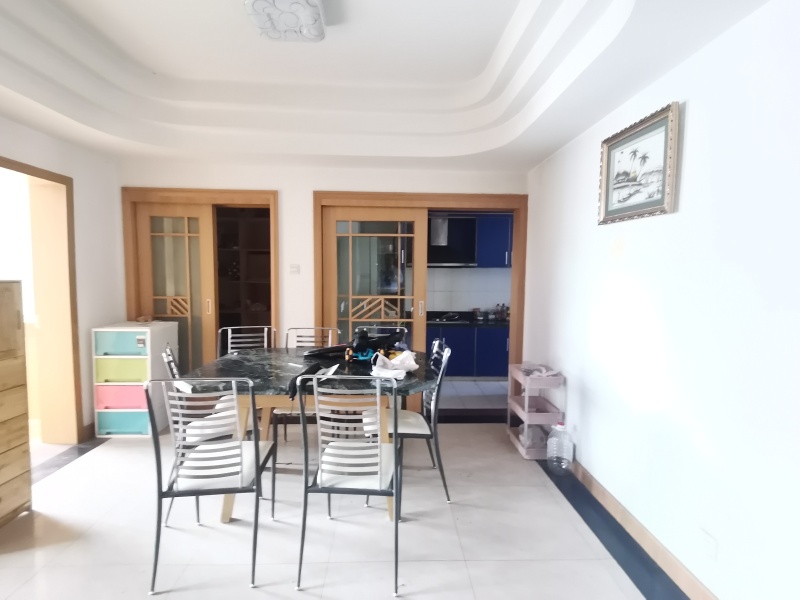 5室2廳5陽(yáng)臺(tái) 春苑花園餐廳