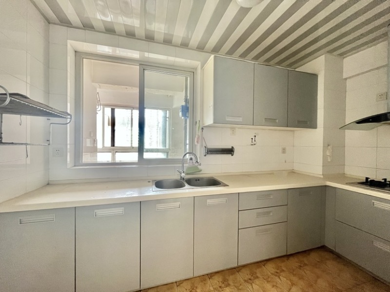 3室2廳1陽臺 銀海城市花園廚房