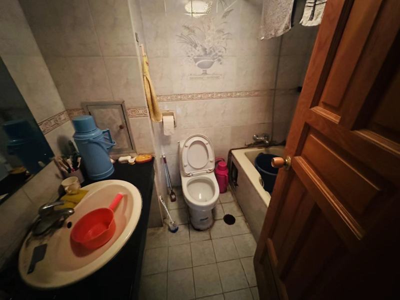 4室2廳3陽臺(tái) 東華小區(qū)衛(wèi)生間