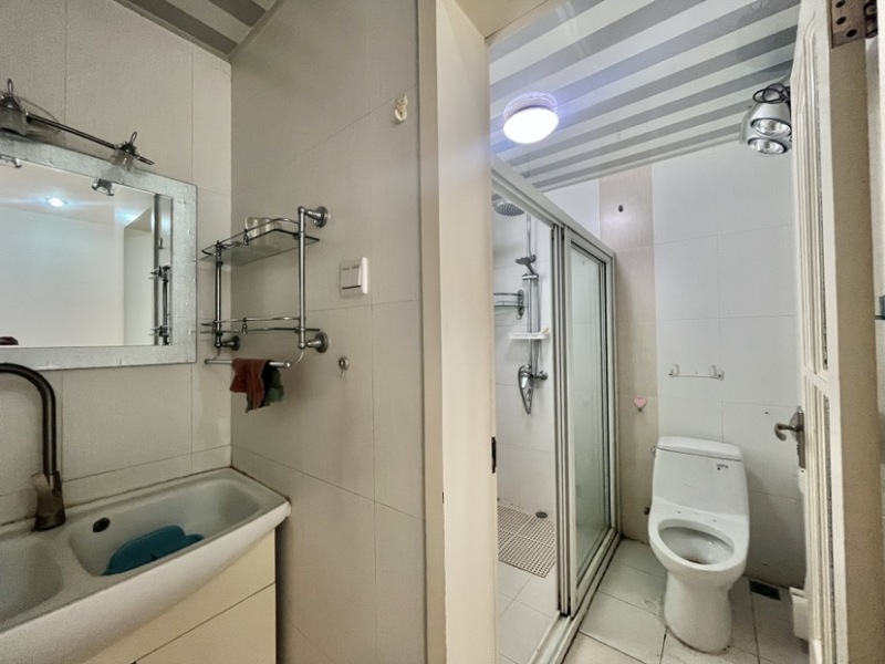 3室2廳1陽臺 銀海城市花園衛(wèi)生間