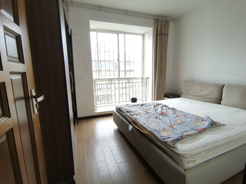 5室2廳2陽(yáng)臺(tái) 騰龍?jiān)放P室