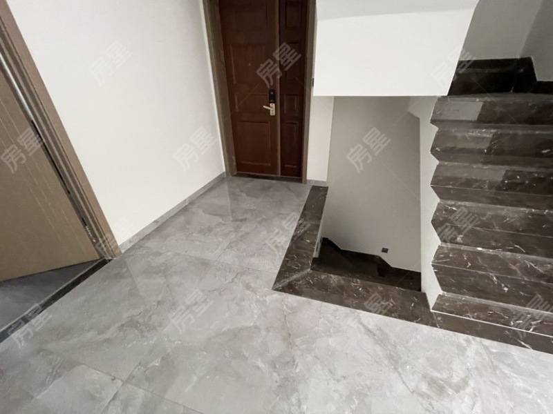 5室3廳2陽臺 中海云麓九里一期別墅門廳