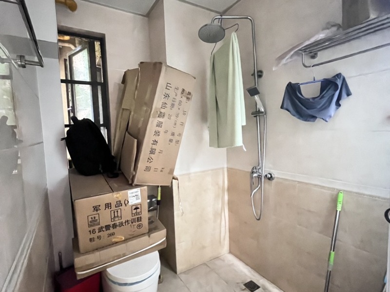 5室2廳4陽臺 龍湖水晶酈城衛(wèi)生間