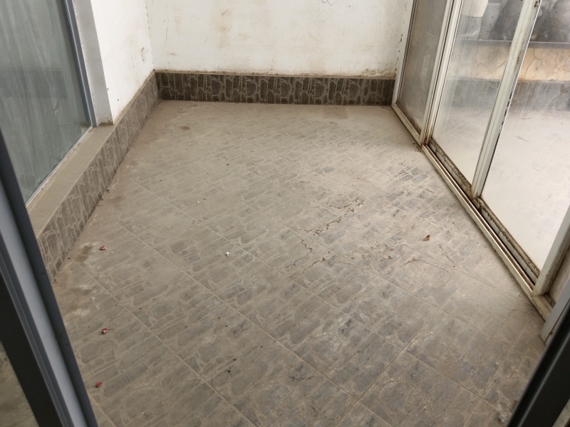 5室2廳2陽(yáng)臺(tái) 經(jīng)緯花園其他