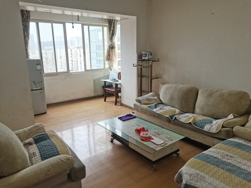 2室2廳1陽臺 春之城客廳