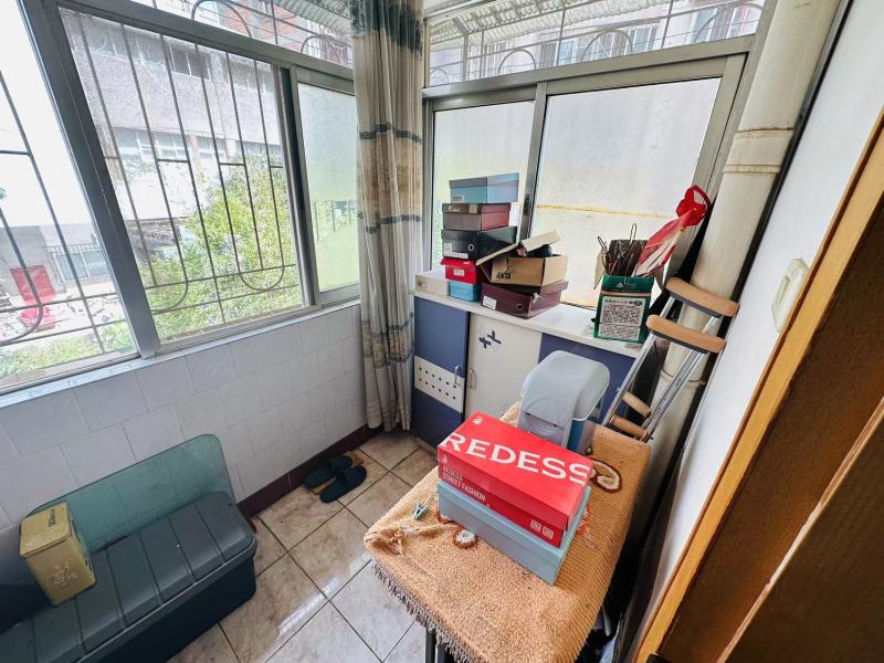 4室2廳3陽臺(tái) 東華小區(qū)陽臺(tái)