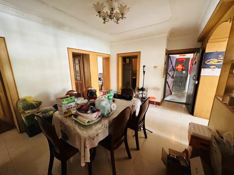 4室2廳3陽臺(tái) 東華小區(qū)餐廳