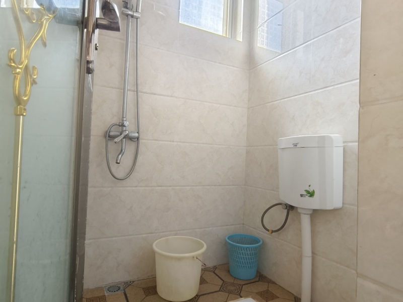 4室2廳2陽臺 廣源小區(qū)一組團衛(wèi)生間