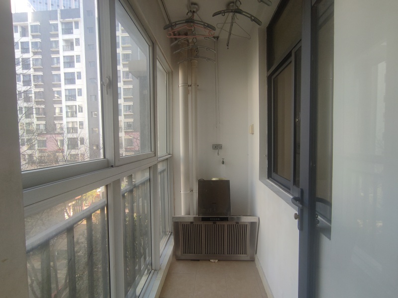3室2厅1阳台 南亚未来城一期（凯茵佳园）阳台