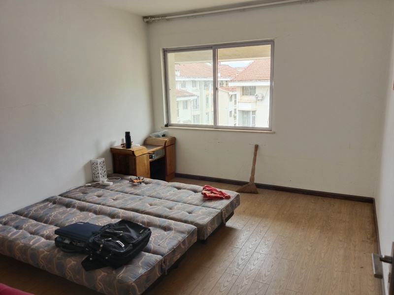 5室2廳2陽(yáng)臺(tái) 經(jīng)緯花園其他