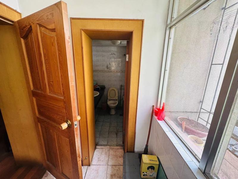 4室2廳3陽臺(tái) 東華小區(qū)衛(wèi)生間