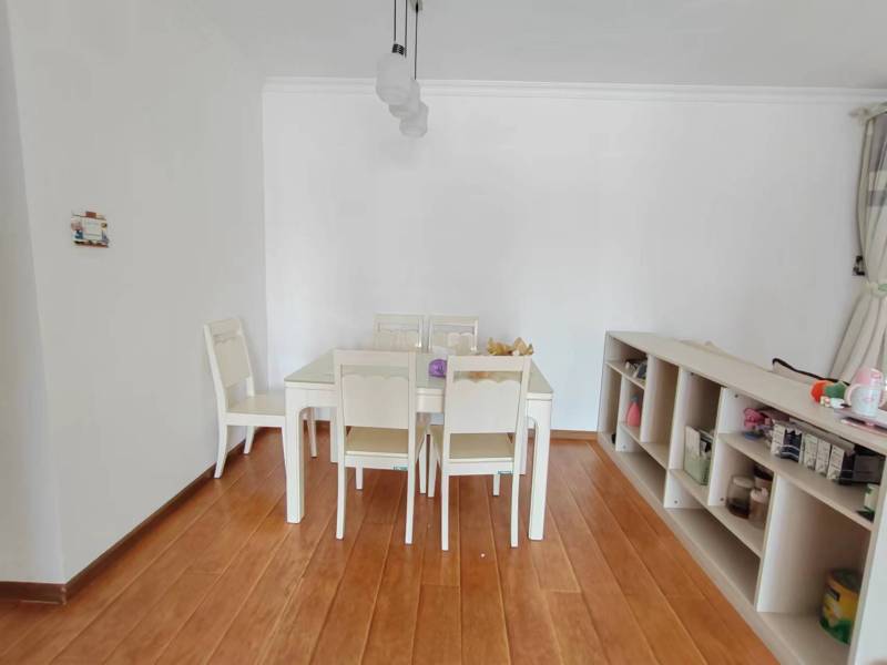 4室2廳2陽臺 玫瑰灣小區(qū)客廳