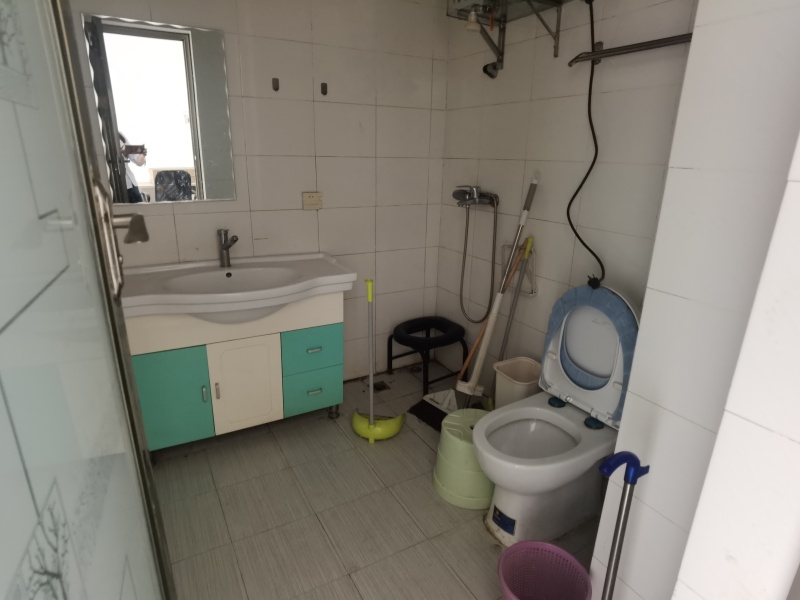溪畔丽景卫生间