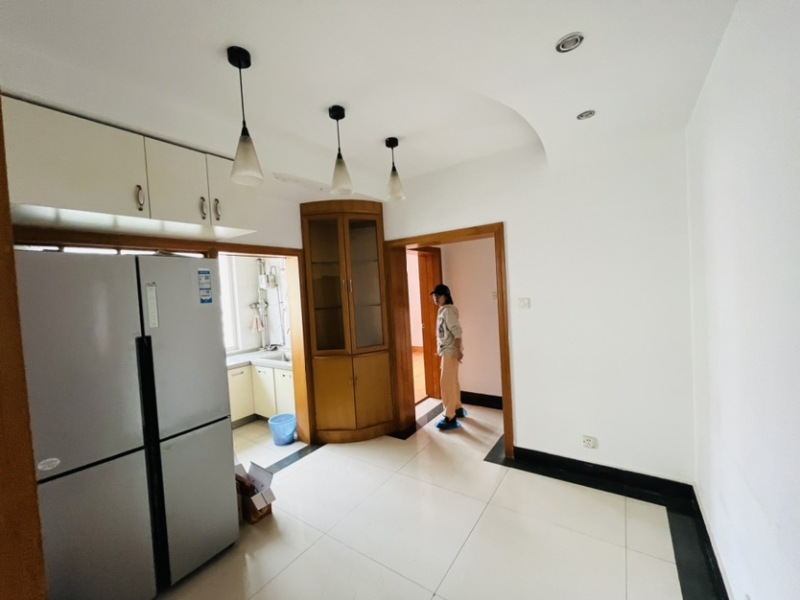 3室2廳1陽(yáng)臺(tái) 金牛小區(qū)餐廳