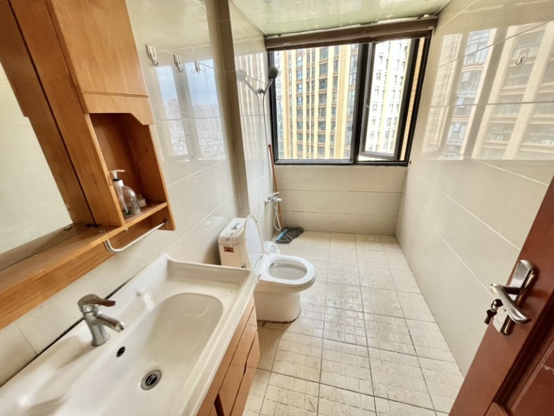 3室2廳1陽臺 濱江俊園一期衛(wèi)生間