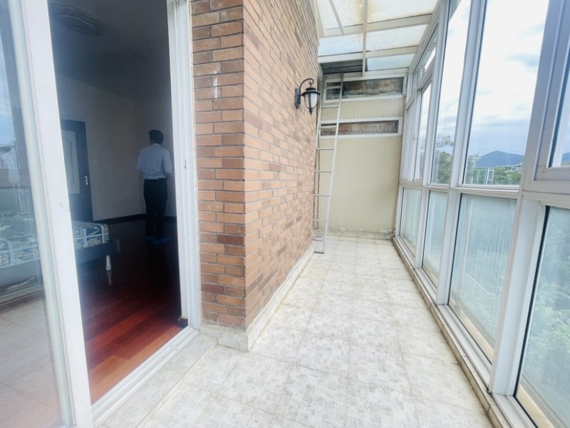 4室2廳4陽(yáng)臺(tái) 滇池衛(wèi)城藍(lán)溪?jiǎng)e墅客廳